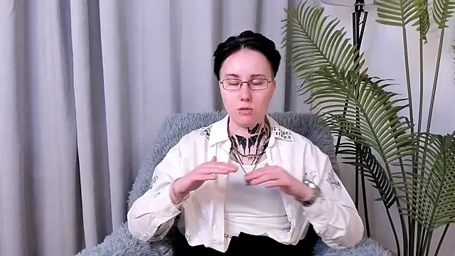 Snapshot of LeonOsbey chatting on 06/03/26, 02:33 LeonOsbey online show from 06/03/26, 02:33