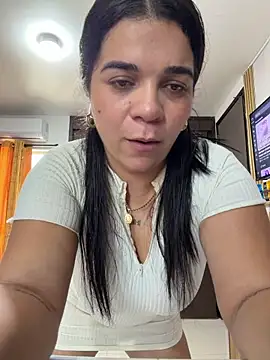 Snapshot of Siri_Luxx chatting on 07/17/26, 10:03 Siri Luxx online show from 07/17/26, 10:03