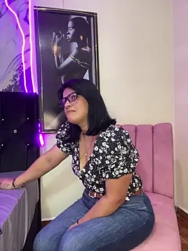 Snapshot of Selin_mehott chatting on 06/03/26, 11:24 Selin mehott online show from 06/03/26, 11:24
