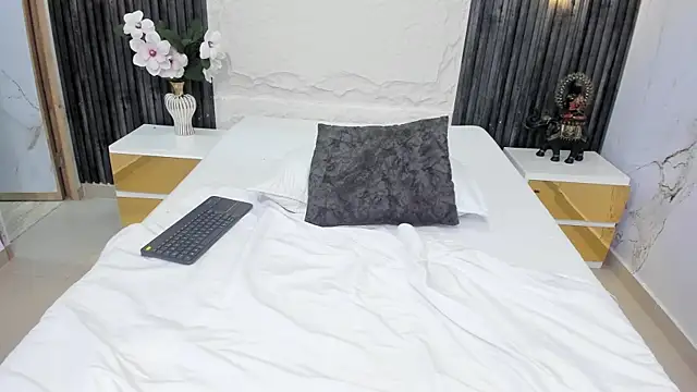 Snapshot of Chloe_dreams4u chatting on 07/06/26, 03:03 Chloe dreams4u online show from 07/06/26, 03:03