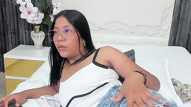 Snapshot of Chloe_dreams4u chatting on 07/07/26, 02:43 Chloe dreams4u online show from 07/07/26, 02:43