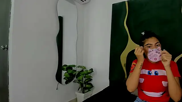 Snapshot of Mila_petiteasm chatting on 06/26/26, 12:42 Mila petiteasm online show from 06/26/26, 12:42