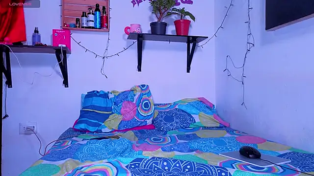 Snapshot of Celeste_Latina19 chatting on 06/16/26, 04:15 Celeste Latina19 online show from 06/16/26, 04:15