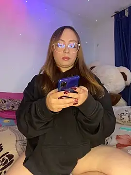 Snapshot of Caamii_ chatting on 06/17/26, 03:31 Caamii online show from 06/17/26, 03:31