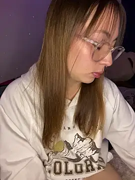 Snapshot of Caamii_ chatting on 08/05/26, 04:48 Caamii online show from 08/05/26, 04:48
