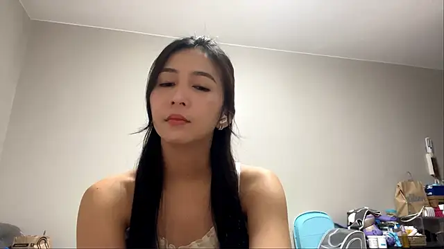 Snapshot of JulianaLusardi chatting on 06/05/26, 05:03 JulianaLusardi online show from 06/05/26, 05:03