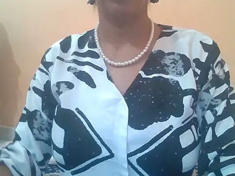 Snapshot of Anna_gougeous chatting on 06/25/26, 04:34 Anna gougeous online show from 06/25/26, 04:34