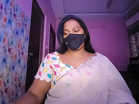 Snapshot of Meenakshy chatting on 07/07/26, 05:54 Meenakshy online show from 07/07/26, 05:54