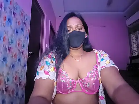 Snapshot of Meenakshy chatting on 07/07/26, 06:47 Meenakshy online show from 07/07/26, 06:47