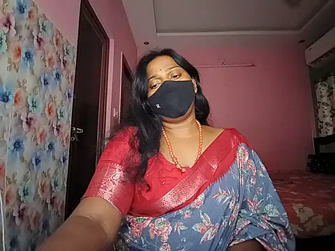 Snapshot of Meenakshy chatting on 07/31/26, 05:18 Meenakshy online show from 07/31/26, 05:18