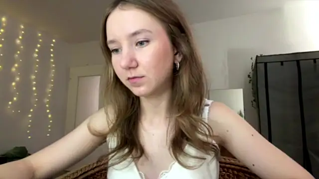Snapshot of smalllisa chatting on 06/24/26, 02:49 smalllisa online show from 06/24/26, 02:49