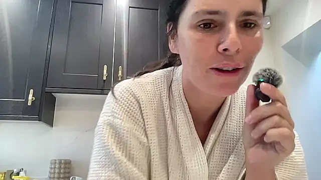 Snapshot of JadeLucy chatting on 06/07/26, 07:34 JadeLucy online show from 06/07/26, 07:34