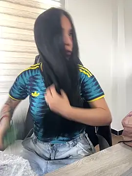 Snapshot of Sara_fernandez- chatting on 06/17/26, 02:18 Sara fernandez- online show from 06/17/26, 02:18