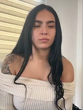 Snapshot of Sara_fernandez- chatting on 06/18/26, 01:48 Sara fernandez- online show from 06/18/26, 01:48