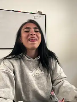 Snapshot of Sara_fernandez- chatting on 06/30/26, 02:51 Sara fernandez- online show from 06/30/26, 02:51