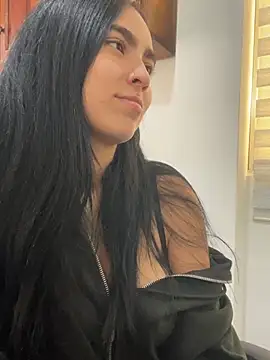 Snapshot of Sara_fernandez- chatting on 07/07/26, 02:10 Sara fernandez- online show from 07/07/26, 02:10