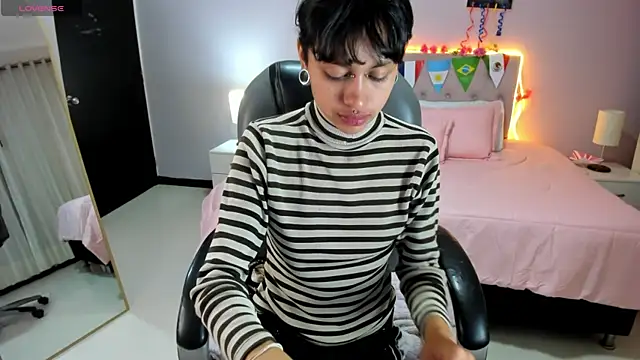 Snapshot of kat_cute__ chatting on 06/21/26, 03:42 kat cute online show from 06/21/26, 03:42