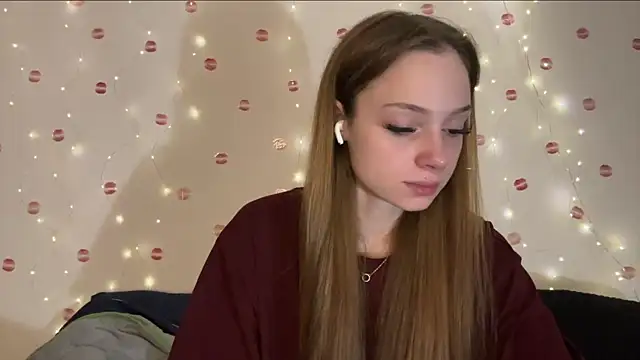 Snapshot of itskylieee chatting on 07/15/26, 10:20 itskylieee online show from 07/15/26, 10:20
