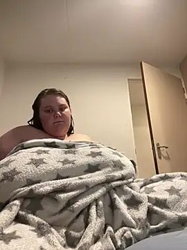 Snapshot of chubbyqueenbb chatting on 06/17/26, 11:23 chubbyqueenbb online show from 06/17/26, 11:23