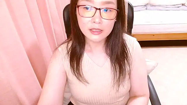 Snapshot of LENA-xo chatting on 06/27/26, 07:13 LENA-xo online show from 06/27/26, 07:13