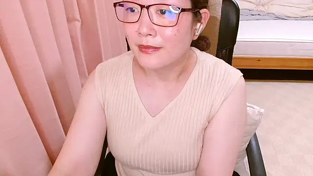 Snapshot of LENA-xo chatting on 07/09/26, 02:43 LENA-xo online show from 07/09/26, 02:43