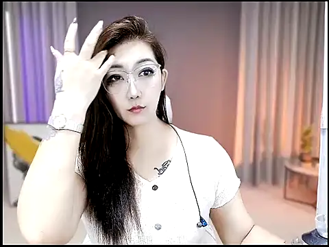 Snapshot of Mimi131499 chatting on 06/26/26, 10:52 Mimi131499 online show from 06/26/26, 10:52