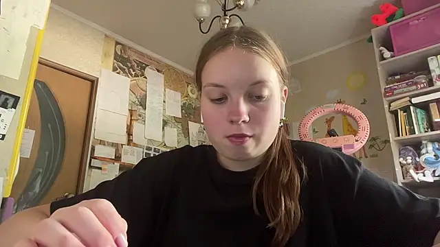 Snapshot of Aileyn chatting on 07/14/26, 08:08 Aileyn online show from 07/14/26, 08:08