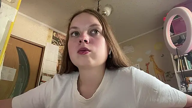 Snapshot of Aileyn chatting on 07/21/26, 08:05 Aileyn online show from 07/21/26, 08:05