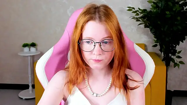 Snapshot of ari-kittyy chatting on 06/16/26, 04:04 ari-kittyy online show from 06/16/26, 04:04