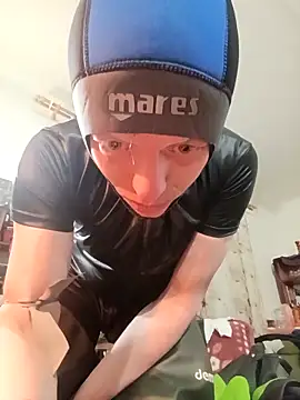 Snapshot of RubberFetischem chatting on 02/18/26, 04:19 RubberFetischem online show from 02/18/26, 04:19