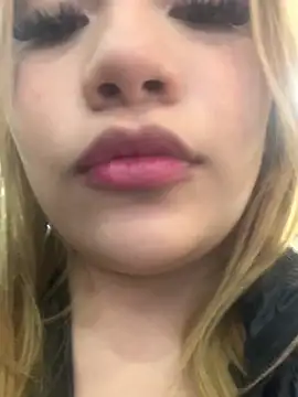 Snapshot of zury_cute1 chatting on 06/22/26, 12:56 zury cute1 online show from 06/22/26, 12:56