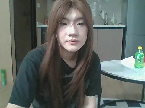 Snapshot of Bella-001 chatting on 06/05/26, 11:49 Bella-001 online show from 06/05/26, 11:49