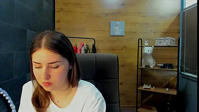 Snapshot of PaulineeJones chatting on 06/10/26, 01:10 PaulineeJones online show from 06/10/26, 01:10