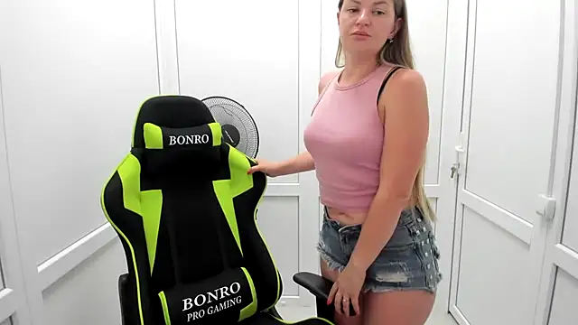 MiaSummerr  online show from 07/02/26, 11:27