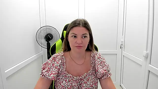 MiaSummerr  online show from 07/04/26, 12:11