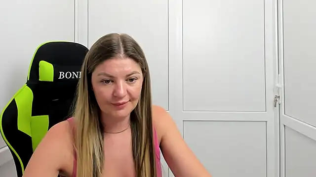 MiaSummerr  online show from 07/11/26, 07:16