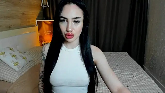 Snapshot of MayaGlamour chatting on 06/14/26, 08:27 MayaGlamour online show from 06/14/26, 08:27