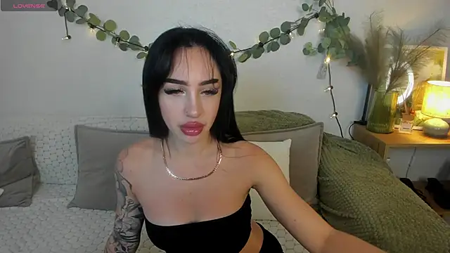 Snapshot of MayaGlamour chatting on 07/01/26, 06:15 MayaGlamour online show from 07/01/26, 06:15