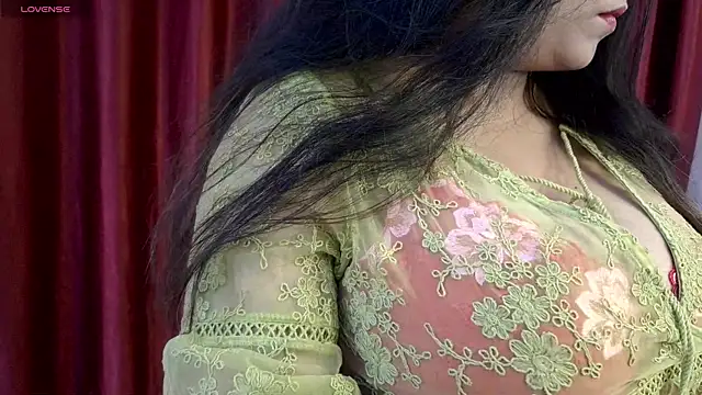 Snapshot of hey_rhea chatting on 07/19/26, 05:27 hey rhea online show from 07/19/26, 05:27