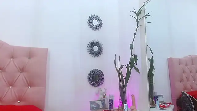 Snapshot of _saray_rose chatting on 06/15/26, 02:30 saray rose online show from 06/15/26, 02:30