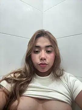 Issie 01 online show from 06/27/26, 04:39