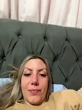 Snapshot of Alana_sc chatting on 06/17/26, 01:19 Alana sc online show from 06/17/26, 01:19