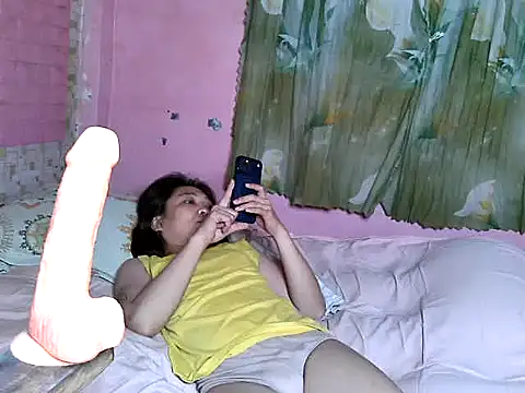Snapshot of Asianpinaylicious chatting on 07/18/26, 06:56 Asianpinaylicious online show from 07/18/26, 06:56