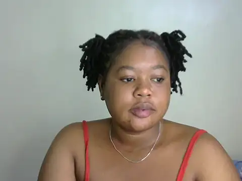 Snapshot of pretty_julie22 chatting on 06/19/26, 12:42 pretty julie22 online show from 06/19/26, 12:42