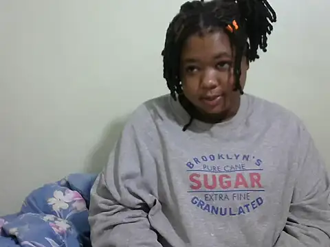 Snapshot of pretty_julie22 chatting on 06/27/26, 04:12 pretty julie22 online show from 06/27/26, 04:12