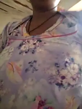 Snapshot of riyana_tai chatting on 06/13/26, 04:21 riyana tai online show from 06/13/26, 04:21
