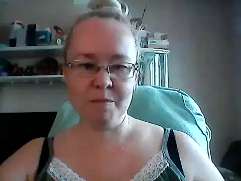 Snapshot of Viola27 chatting on 06/14/26, 07:43 Viola27 online show from 06/14/26, 07:43