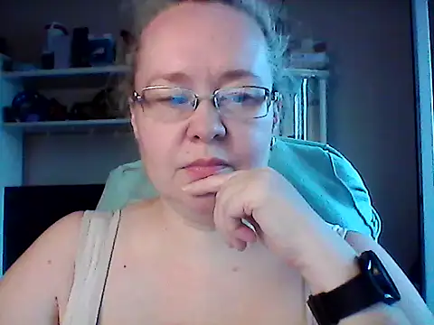 Snapshot of Viola27 chatting on 06/15/26, 02:19 Viola27 online show from 06/15/26, 02:19