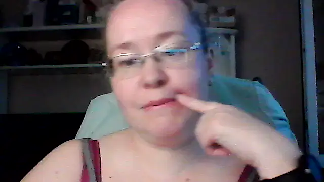 Snapshot of Viola27 chatting on 06/23/26, 03:10 Viola27 online show from 06/23/26, 03:10