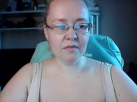 Snapshot of Viola27 chatting on 06/29/26, 02:17 Viola27 online show from 06/29/26, 02:17